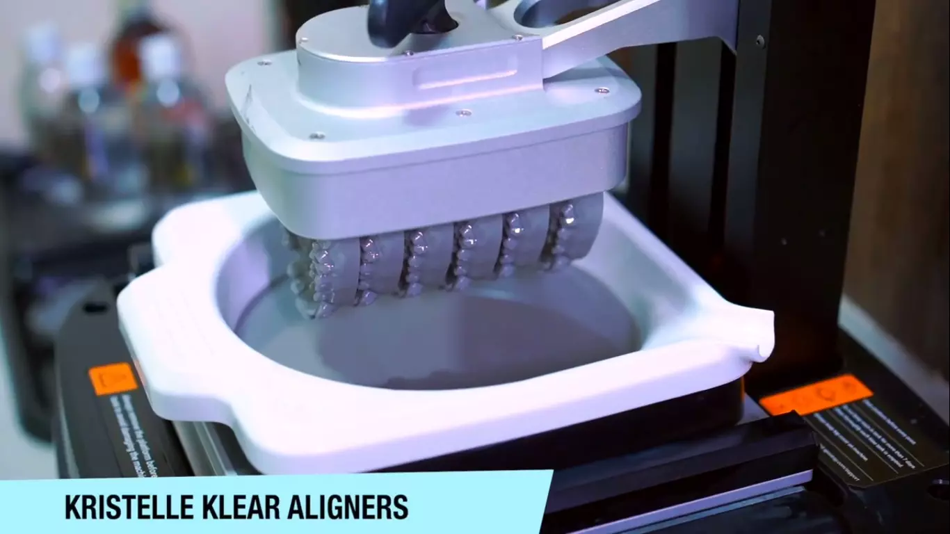 model 3d printer in kristelle klear aligners