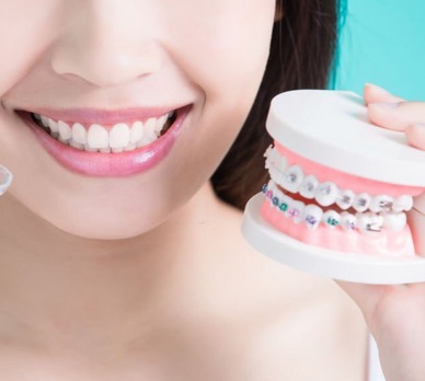 Five Benefits of Invisible Clear Aligners Over Metal Braces